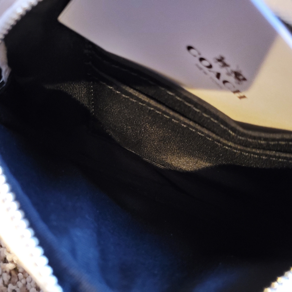 NWT COACH Snoopy crossbody bag F65195 - Picture 6 of 6